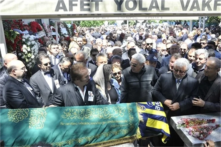 Zeki Alasya gözyaşları içinde uğurlandı!