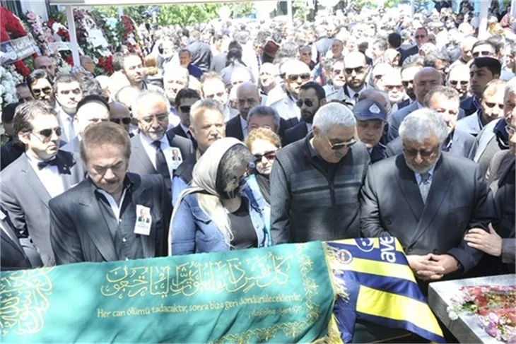 Zeki Alasya gözyaşları içinde uğurlandı!