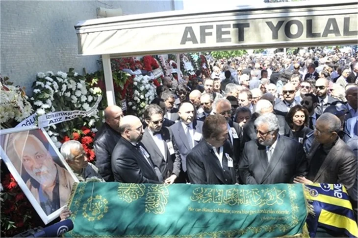 Zeki Alasya gözyaşları içinde uğurlandı!