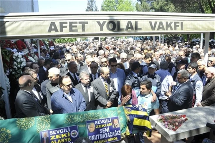 Zeki Alasya gözyaşları içinde uğurlandı!