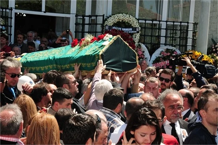 Zeki Alasya gözyaşları içinde uğurlandı!