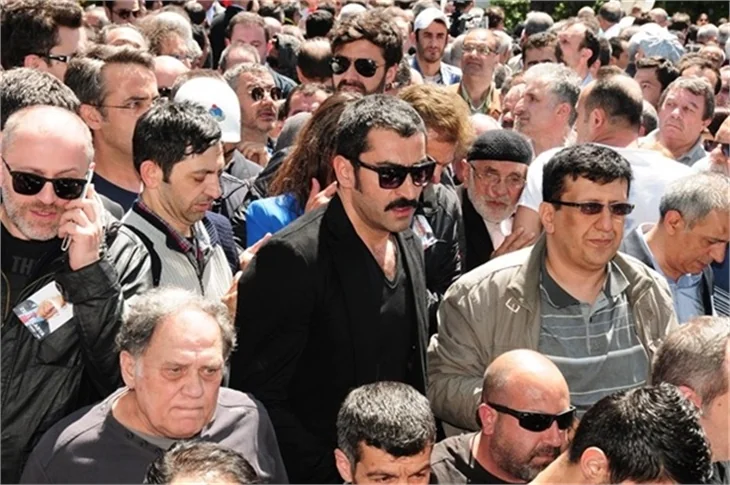 Zeki Alasya gözyaşları içinde uğurlandı!