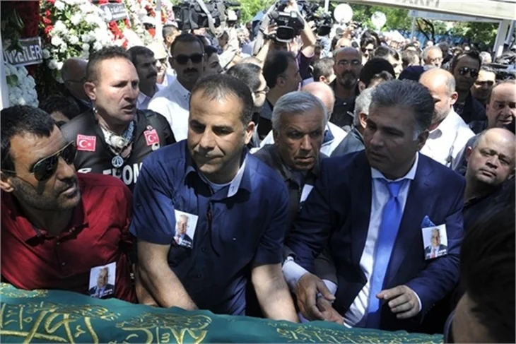 Zeki Alasya gözyaşları içinde uğurlandı!