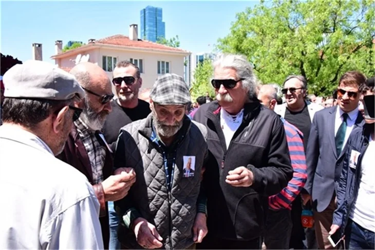Zeki Alasya gözyaşları içinde uğurlandı!