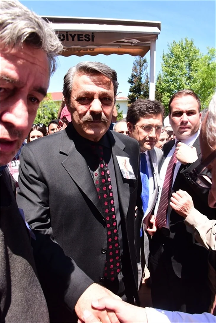 Zeki Alasya gözyaşları içinde uğurlandı!