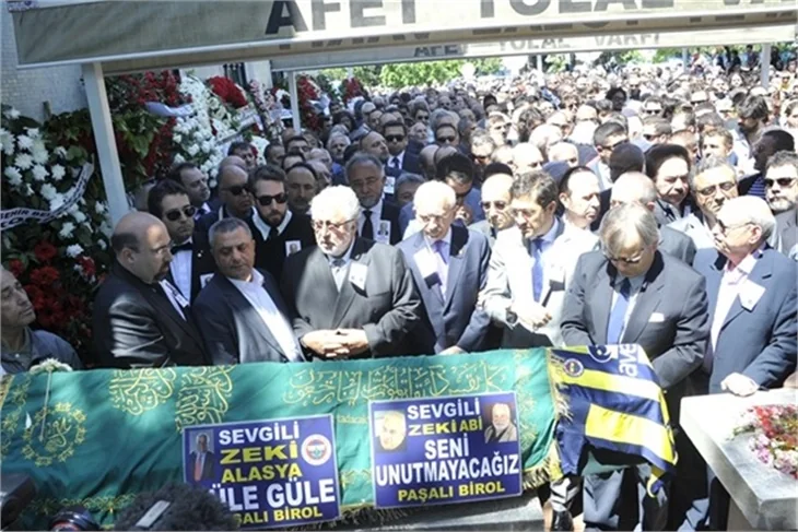 Zeki Alasya gözyaşları içinde uğurlandı!