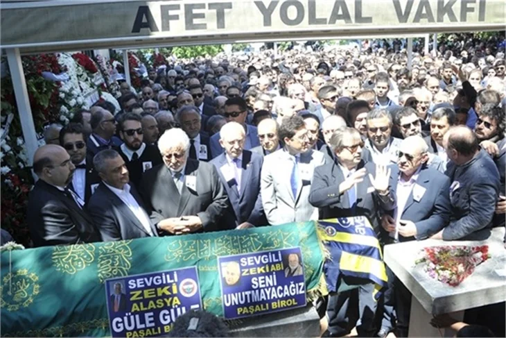 Zeki Alasya gözyaşları içinde uğurlandı!