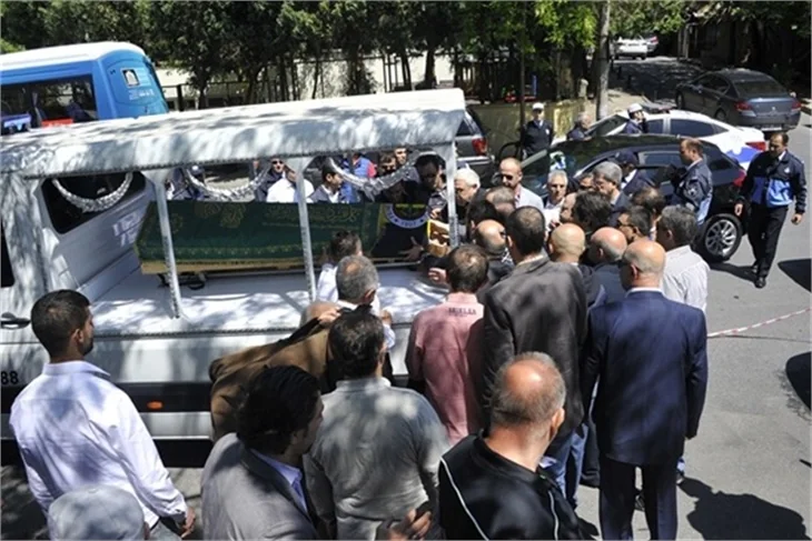 Zeki Alasya gözyaşları içinde uğurlandı!