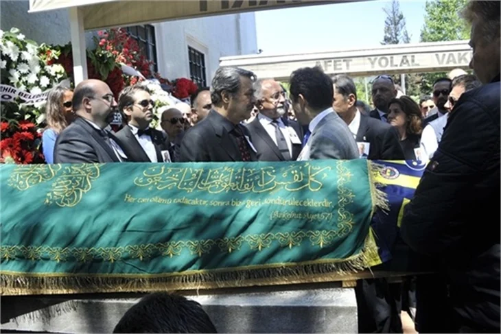 Zeki Alasya gözyaşları içinde uğurlandı!