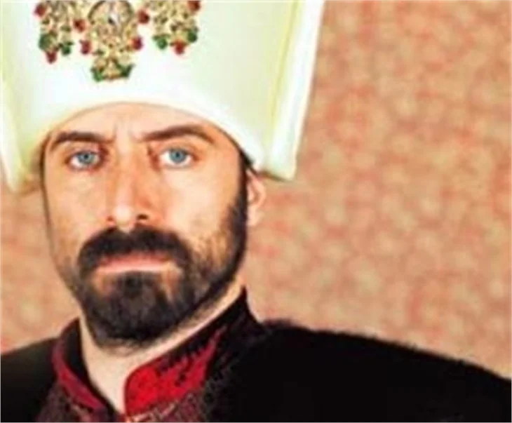 Hangi ünlü nereden mezun?