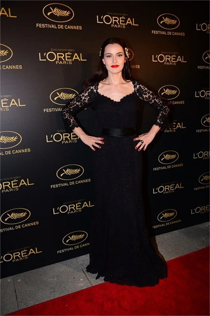 Ünlü güzellerin Cannes provası!