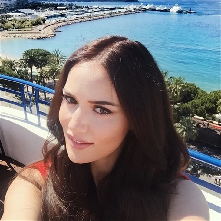 Azra Akın, Cansu Dere ve Fahriye Evcen Cannes'da!