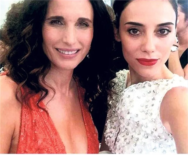 Cansu Dere, Cannes'a damga vurdu!