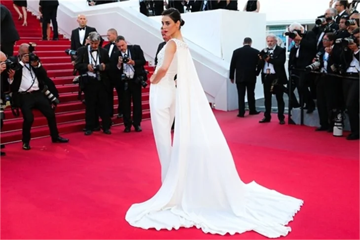 Cansu Dere, Cannes'a damga vurdu!