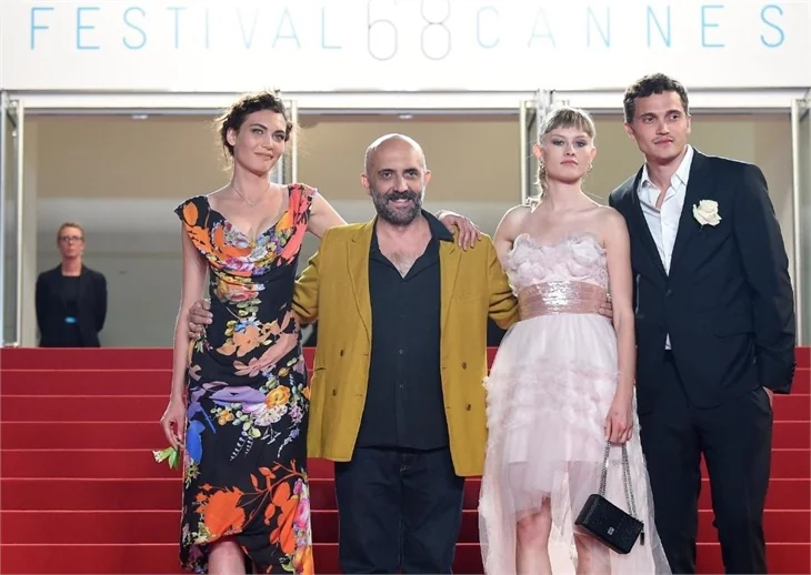 Cannes'da dekolte günü