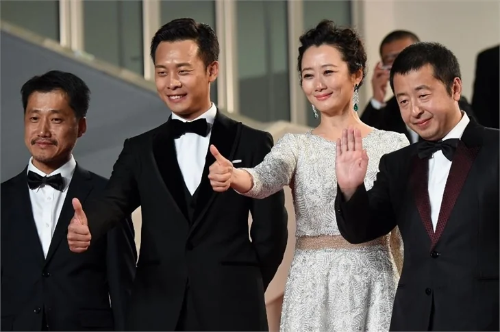 Cannes'da dekolte günü