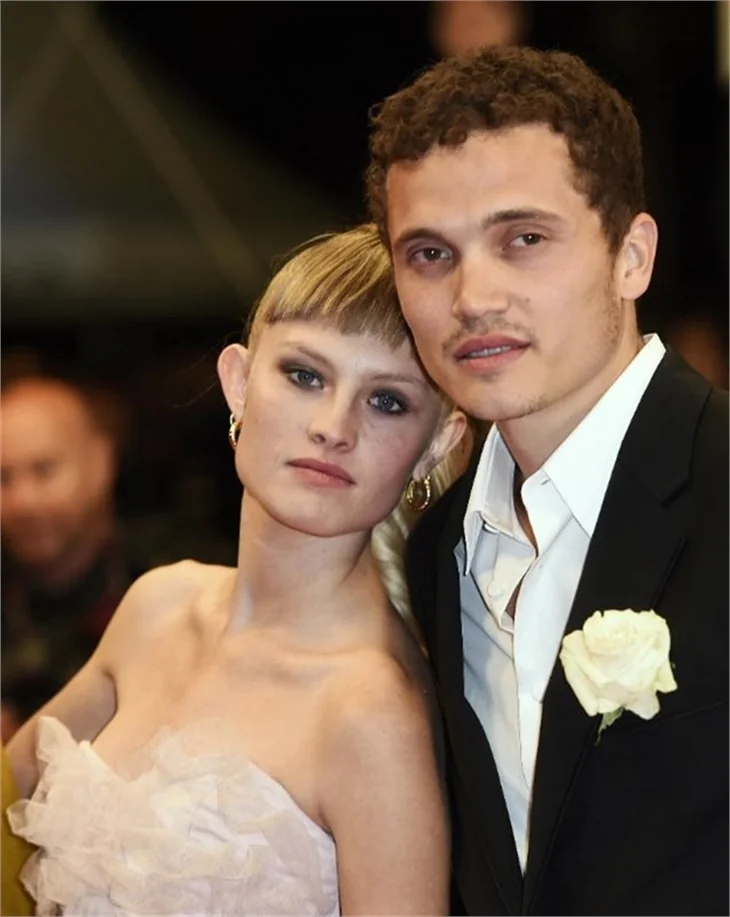 Cannes'da dekolte günü