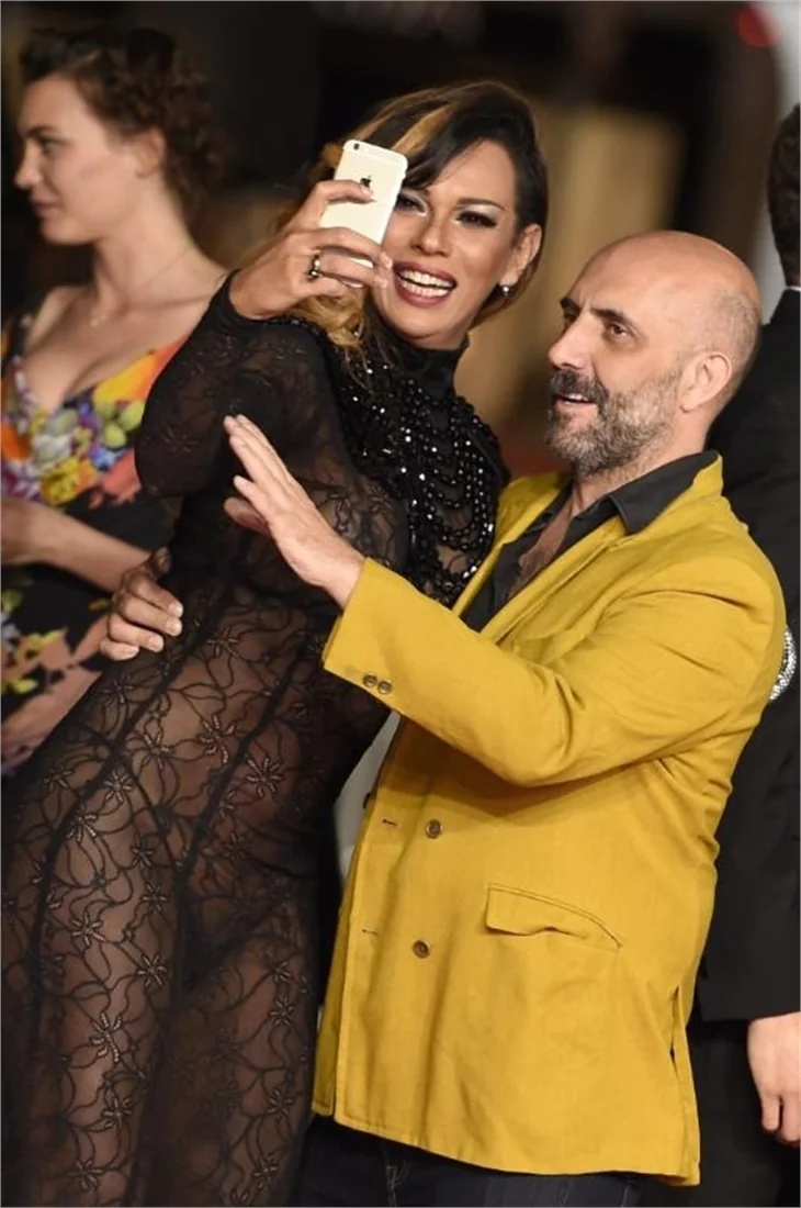 Cannes'da dekolte günü