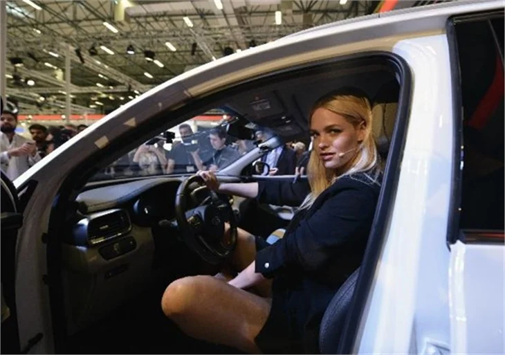 İstanbul Autoshow 2015 kapılarını Erin Heatherton'la açtı