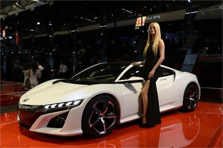 İstanbul Autoshow 2015 kapılarını Erin Heatherton'la açtı