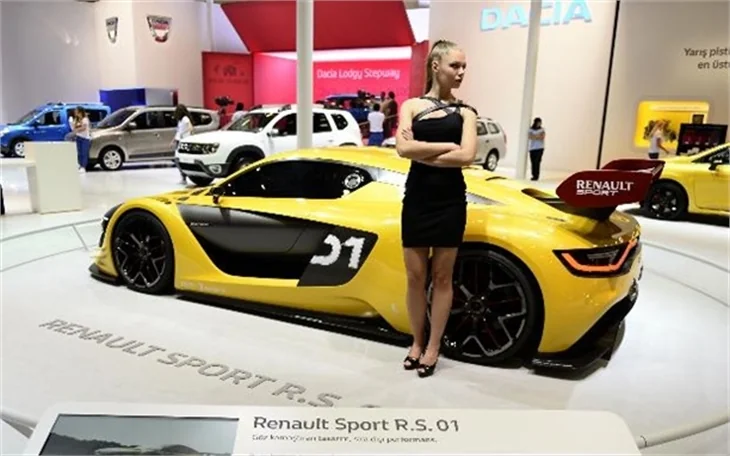 İstanbul Autoshow 2015 kapılarını Erin Heatherton'la açtı
