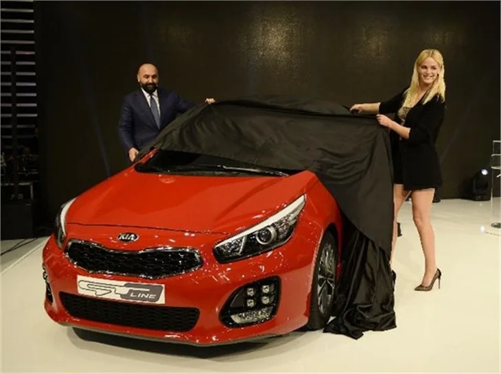 İstanbul Autoshow 2015 kapılarını Erin Heatherton'la açtı