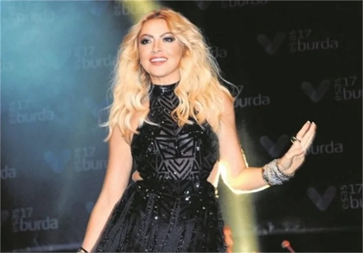 Hadise'den bol frikikli konser