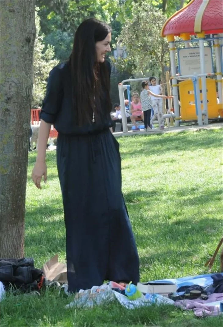Halit Ergenç, Bergüzar Korel ve Ali Ergenç'in piknik keyfi