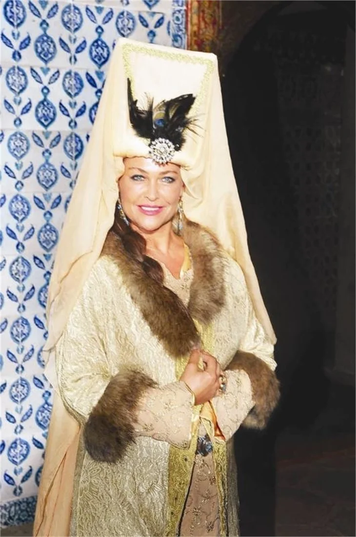 Hülya Avşar Kösem Sultan'da!