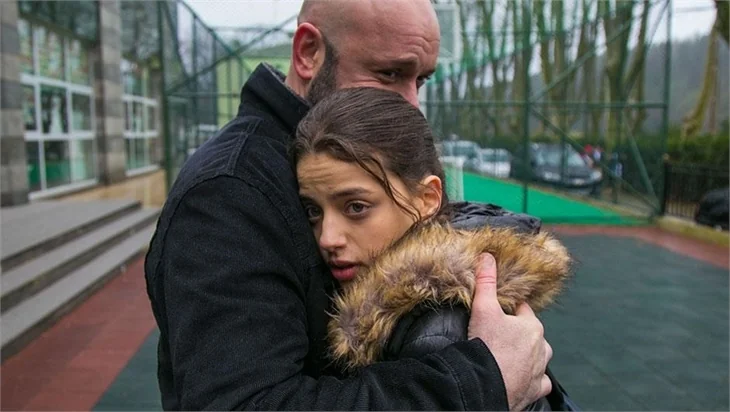 'Paramparça' dizisinin seksi psikopatı! -  Tolga Tekin kimdir?