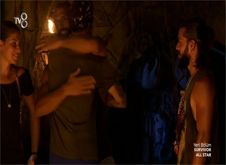 Survivor'da gönüllülerde hangi isim elendi?