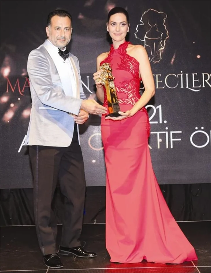 Karadayı ile Medcezir'in yıldızları bir arada!
