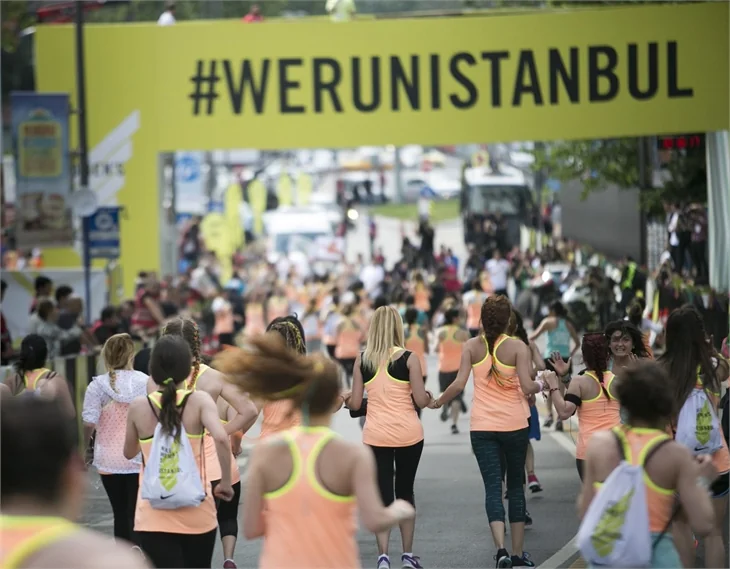 Kadınlar koşusunda ünlüler de koştu!