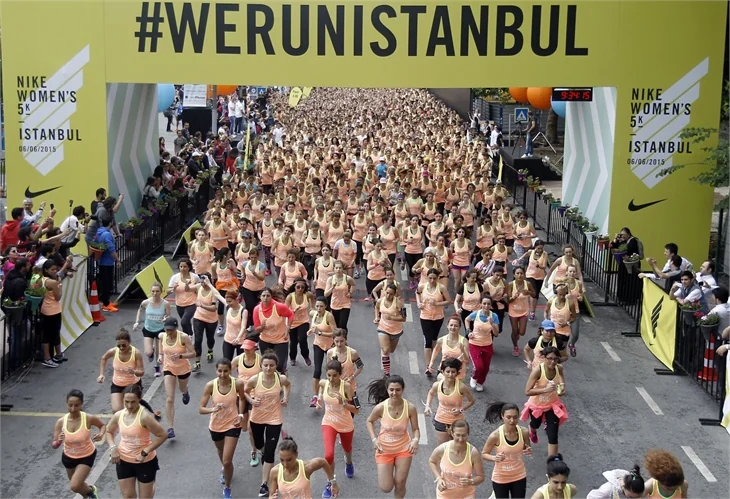 Kadınlar koşusunda ünlüler de koştu!