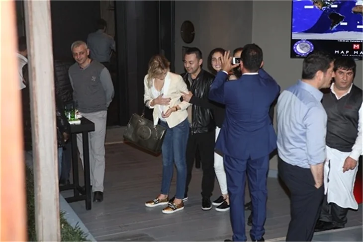 Serdar Ortaç 1. yılı kutladı, ayakta zor durdu!