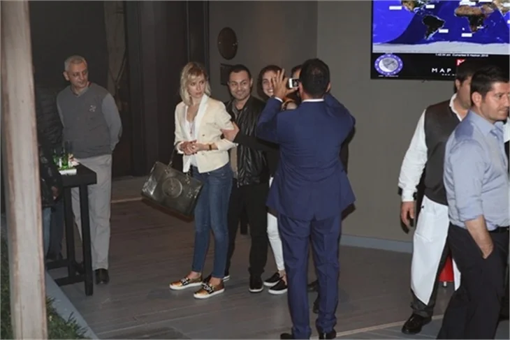 Serdar Ortaç 1. yılı kutladı, ayakta zor durdu!