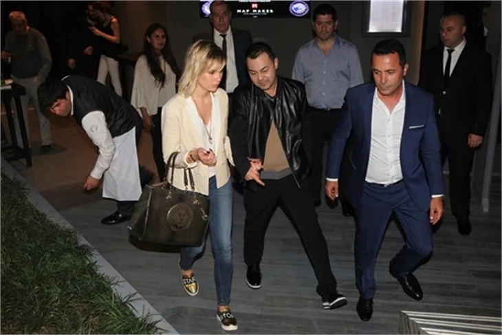 Serdar Ortaç 1. yılı kutladı, ayakta zor durdu!