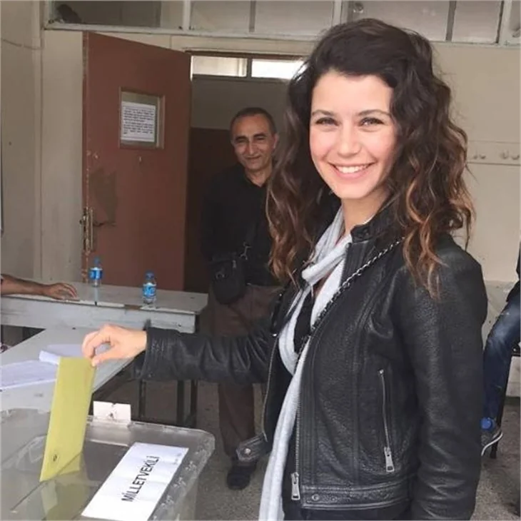 Ünlüler sandık başında!