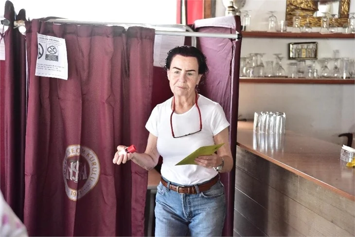 Ünlüler sandık başında!