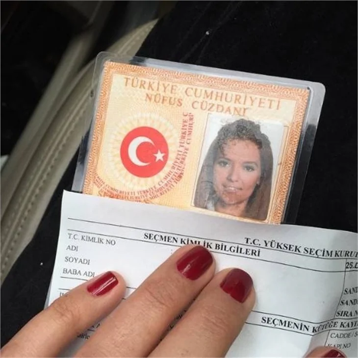Ünlüler sandık başında!