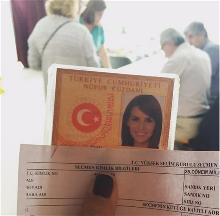 Ünlüler sandık başında!