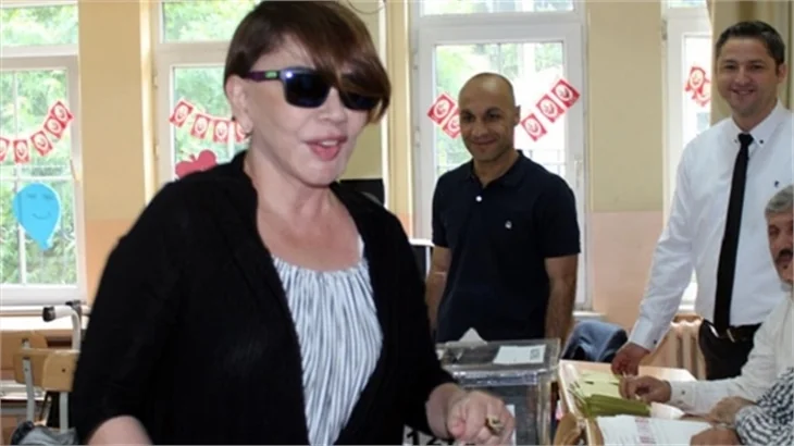 Ünlüler sandık başında!