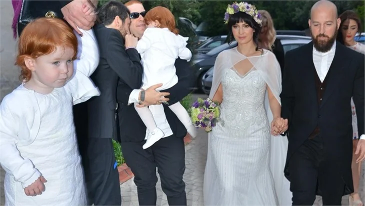 Athena Hakan evlendi!