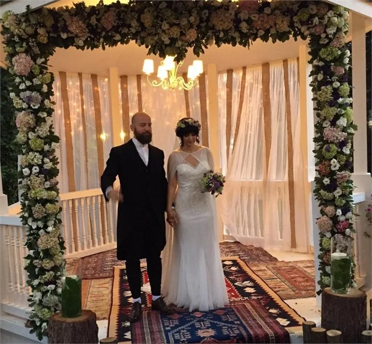 Athena Hakan evlendi!