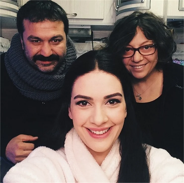 Bergüzar Korel'den Karadayı'ya veda kareleri...