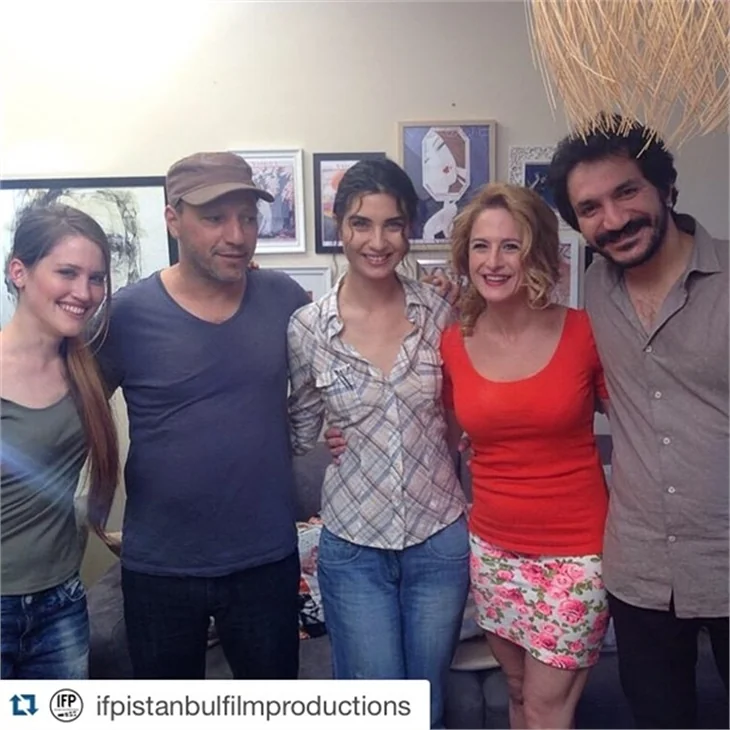 Dar Elbise filminin set arkası fotoğrafları