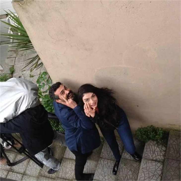Dar Elbise filminin set arkası fotoğrafları