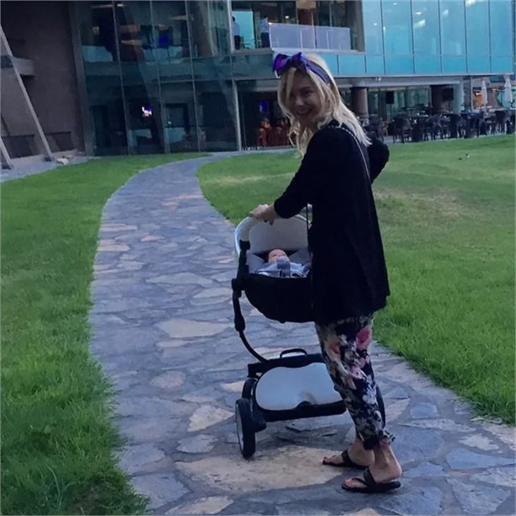 Ece Erken 'Uçar' Soyadını neden sildi