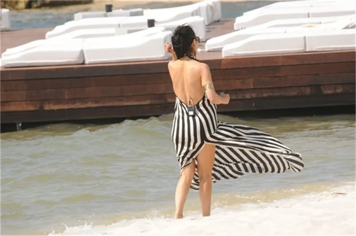 Hande Yener'in rüzgarla imtihanı!