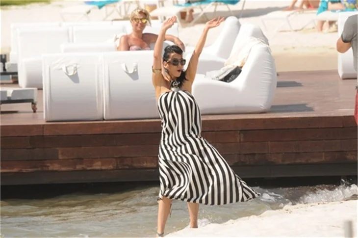 Hande Yener'in rüzgarla imtihanı!